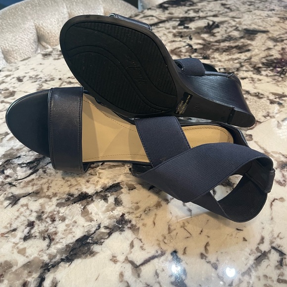 MARC FISHER ELASTIC CROSS STRAP WEDGE - Picture 3 of 8